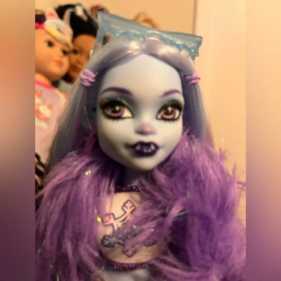 G3 abbey bominable doll !!STAND NOT INCLUDED!! - Picture 2 of 5